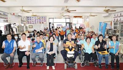 張麗善出席雲縣身障家庭照顧者「慈愛獎」表揚