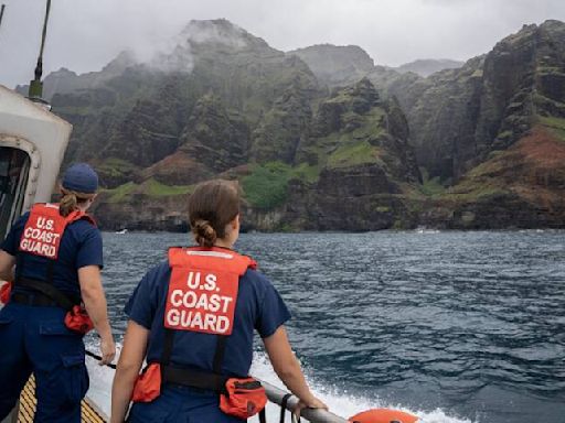 Debris found in search for 2 missing after Kauai tour copter crash