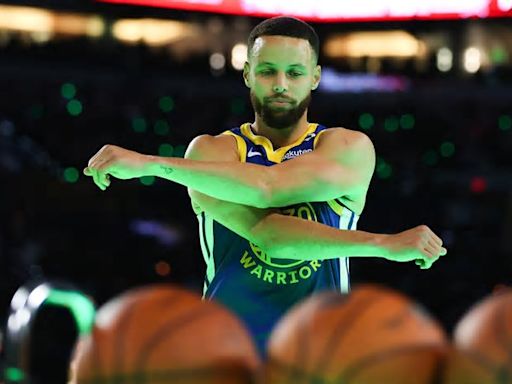 Stephen Curry es galardonado con el Trofeo Jerry West, como Jugador Clutch del Año de la NBA con Golden State Warriors