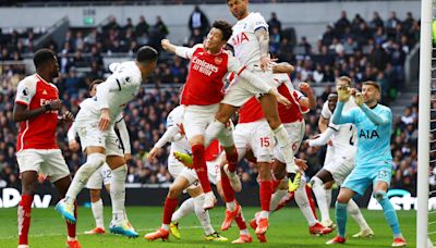 Arsenal hang on to beat Spurs, maintain lead at top