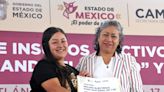 Delfina Gómez entrega apoyos en Texcaltitlán