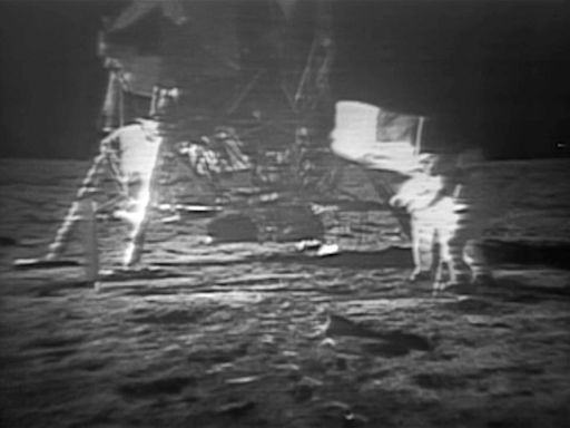 ON THIS DAY: Astronaut Neil Armstrong walks on the moon - KYMA