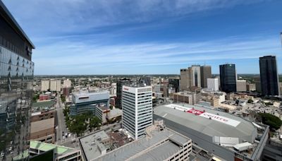 'People are trickling back': Hundreds of workers return to downtown Winnipeg offices