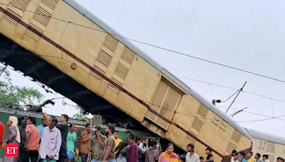 Railways reviews safety after Bengal train accident