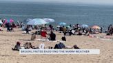 Brooklyn residents flock to Coney Island to enjoy hot weather