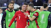 Cristiano Ronaldo llora desconsolado tras fallar un penalti durante la prórroga del Portugal - Eslovenia