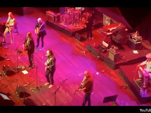 Rush Stars Do Surprise Reunion At Gordon Lightfoot Tribute Concert