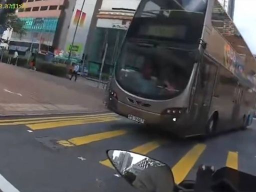 【有片】沙田巴士逆線行駛 網民：佢轉行揸的士肯定有前途
