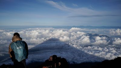 Japón impone nuevas normas para subir el monte Fuji debido al turismo excesivo