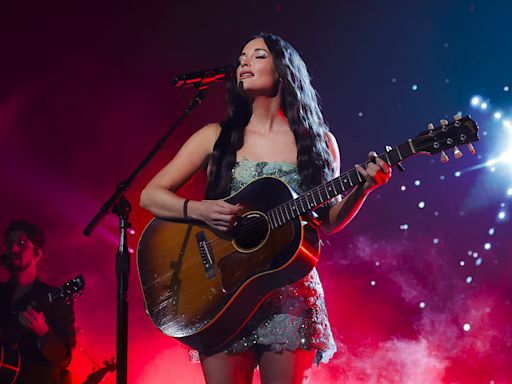 Kacey Musgraves Brings Bittersweetness and Balm to a Commanding Forum Show: Concert Review