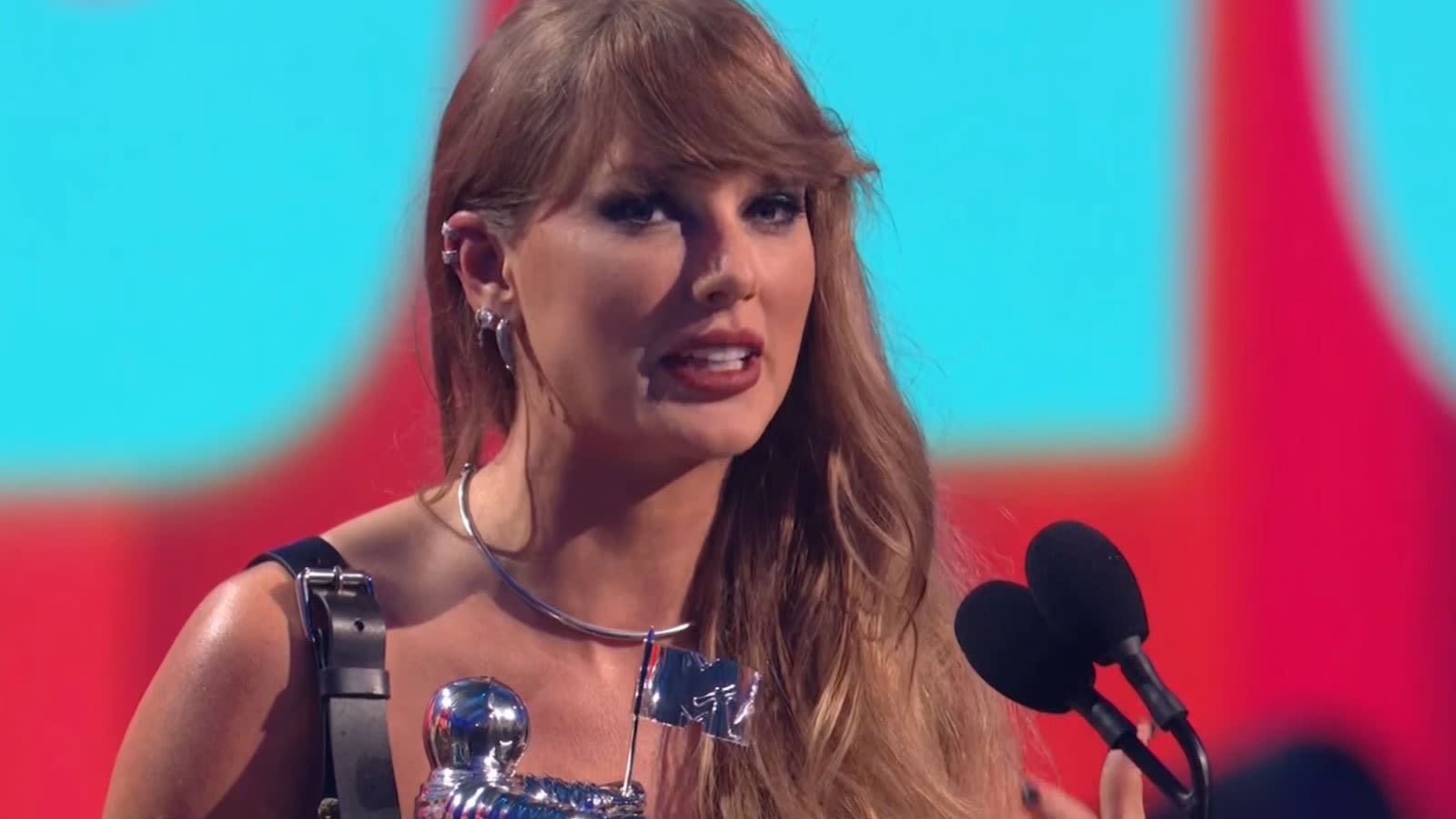 Taylor Swift Dedicates MTV VMA Video Of The Year Win To Travis Kelce & Reminds Viewers To Register To Vote