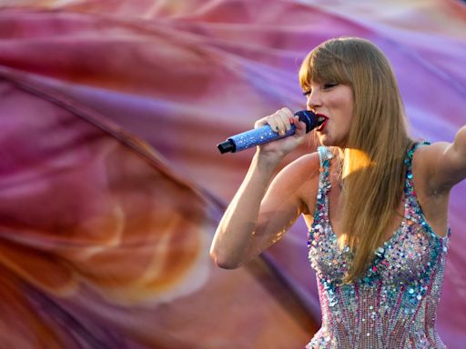 Taylor Swift sings 'I'm falling in love again' for second time to boyfriend Travis Kelce