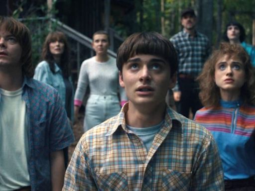 STRANGER THINGS 5 Shares New Photo of Nancy and Jonathan (In Steve’s Car)