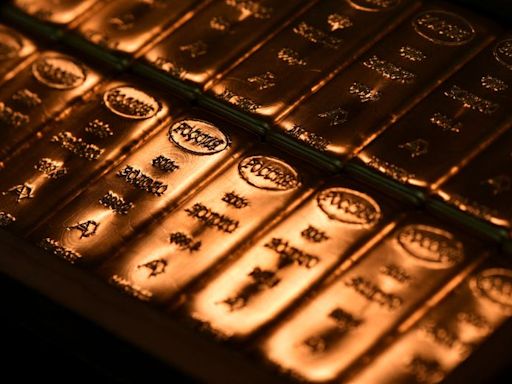 Gold climbs on rate cut hopes as Fed meeting looms