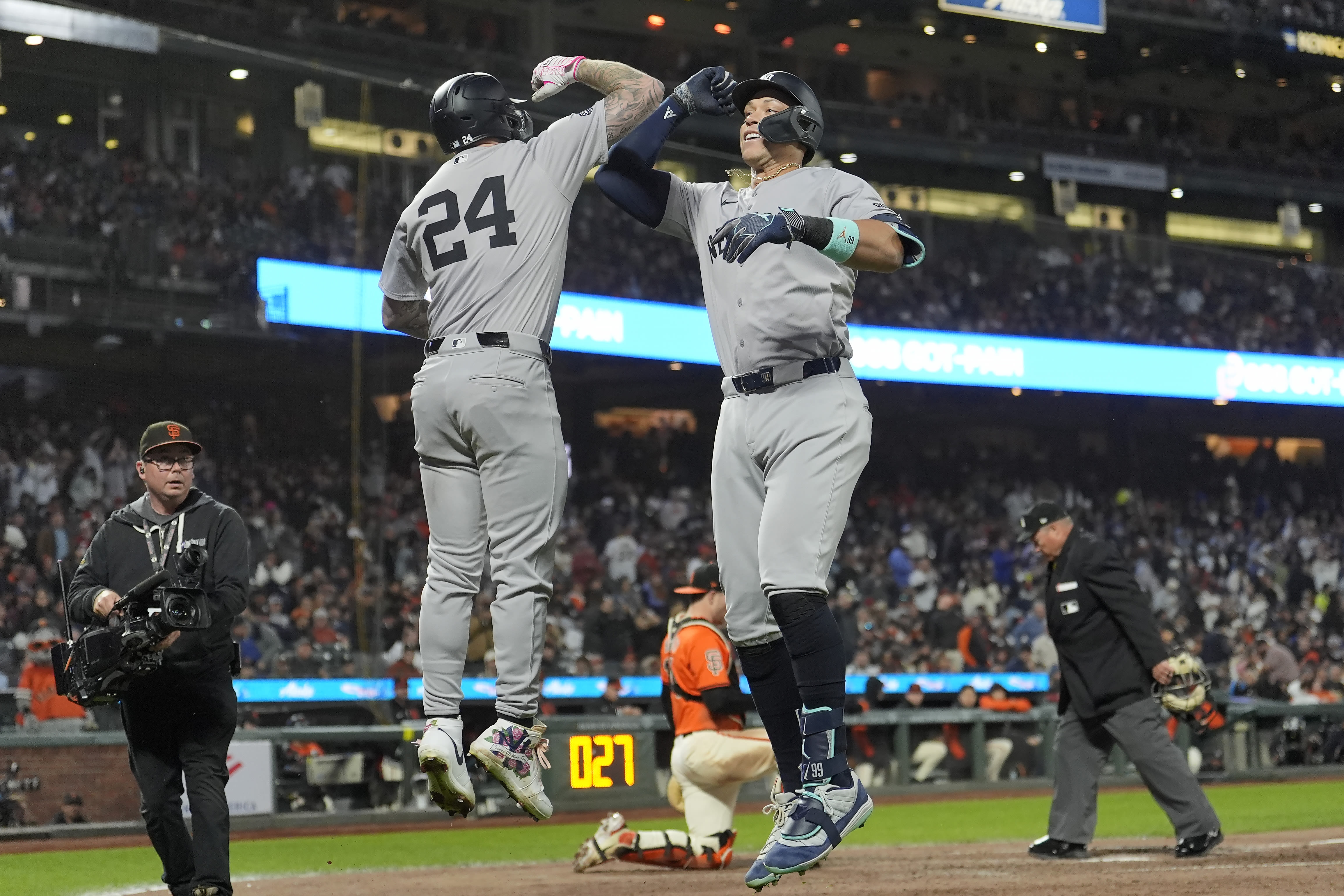 Aaron Judge caps huge May by hitting 2 more homers to lead the Yankees past the Giants 6-2