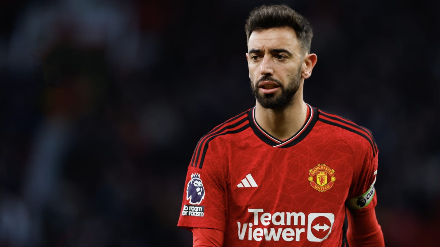 Bruno Fernandes' agent 'holds talks with several clubs' ahead of Man Utd exit decision