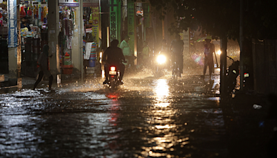 Delhi rain: Police get 3,000 calls of traffic logjam