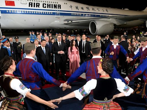 Xi Jinping prosigue su gira europea en Serbia