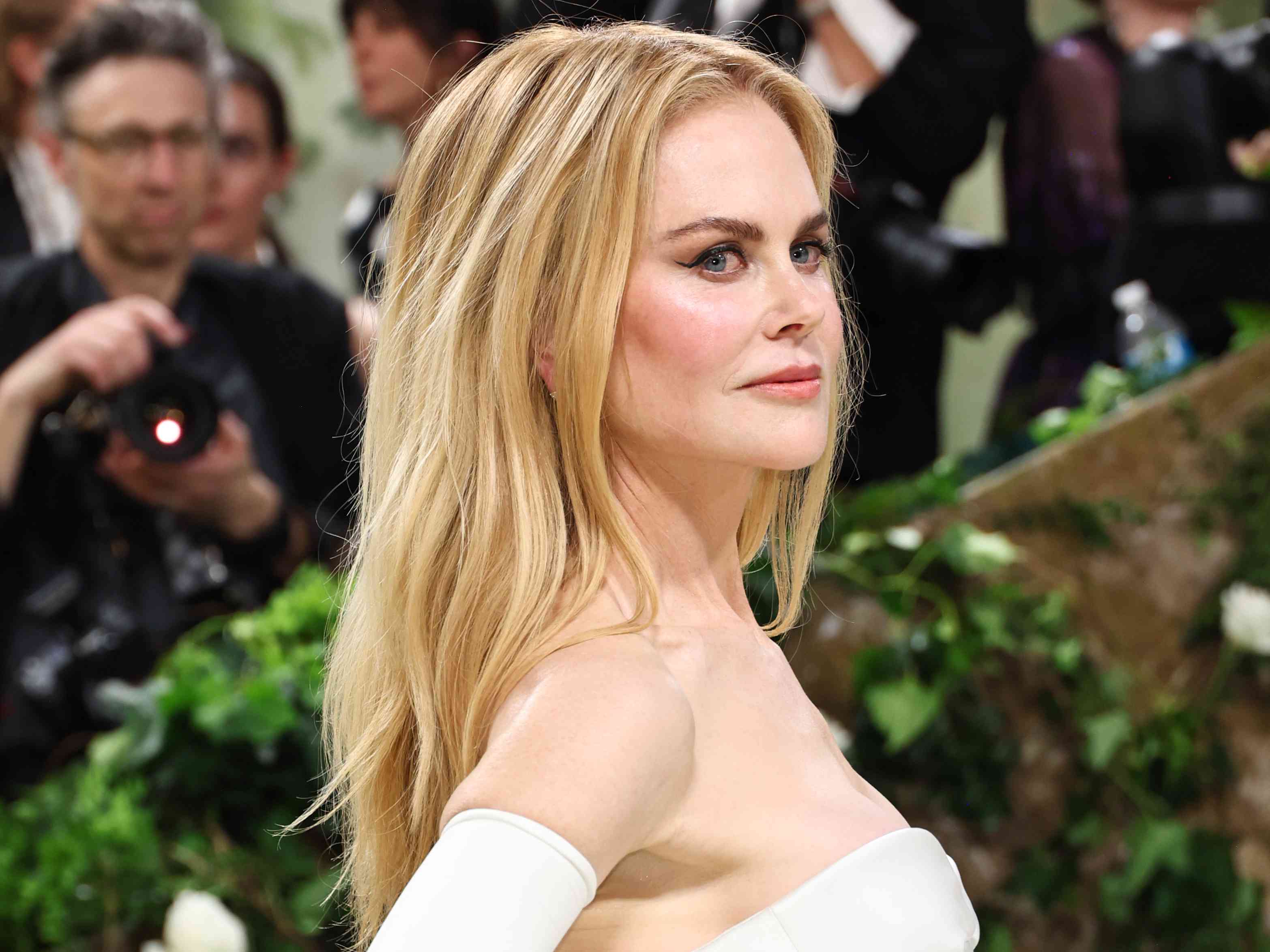 Nicole Kidman’s Shiny Hair Is Thanks to the Oil Jennifer Garner Says Will “Fix Everything”