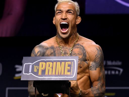 Charles Oliveira willing to be backup for Conor McGregor vs. Michael Chandler – under one condition