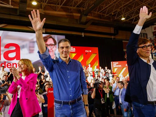 Pedro Sánchez cierra la campaña electoral en Cataluña con un paseo sorpresa por Tarragona