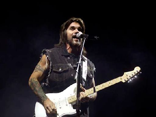 Juanes exhibe su estado más puro cantando en su paraíso: Medellín