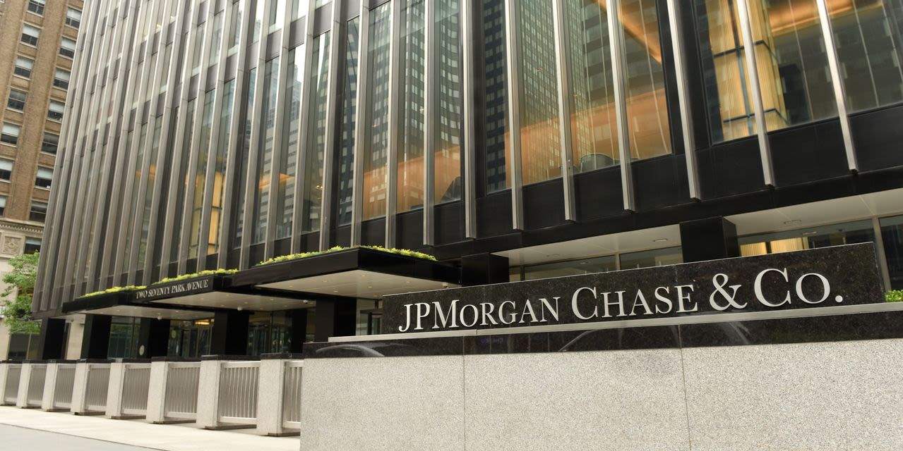 JPMorgan Recruits $600 Million Financial Advisor From Bernstein