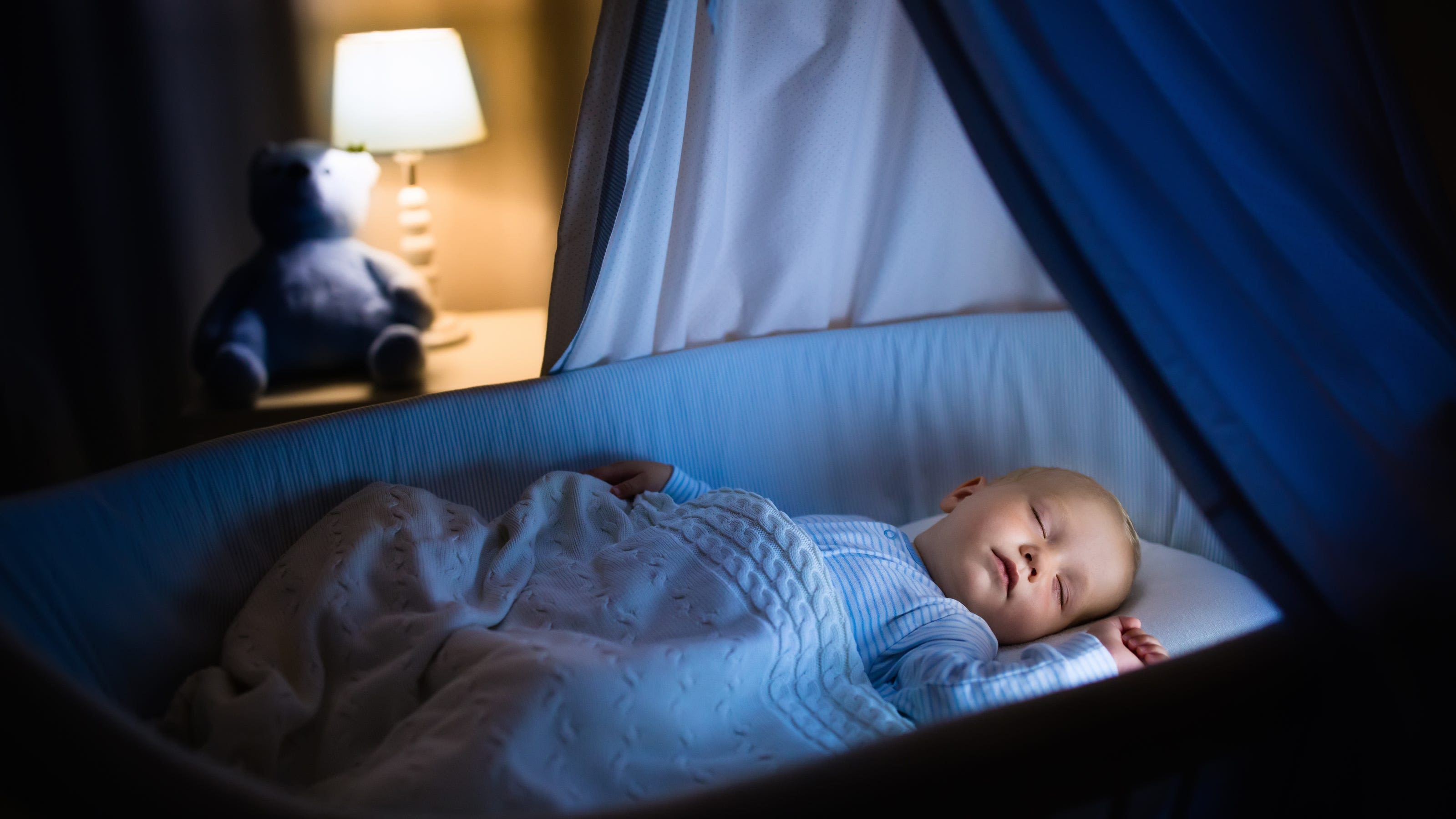 Neurosurgeon causes stir by suggesting parents stop playing white noise for kids' sleep