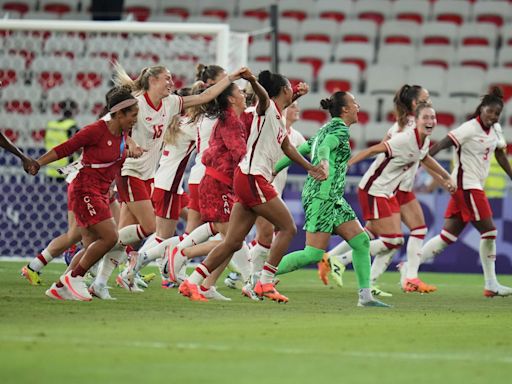 Canadian soccer team shakes off scandal, beats Colombia 1-0 to advance to quarters