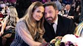 Em meio a rumores de divórcio, Jennifer Lopez e Ben Affleck mantém distância em formatura do filho do ator