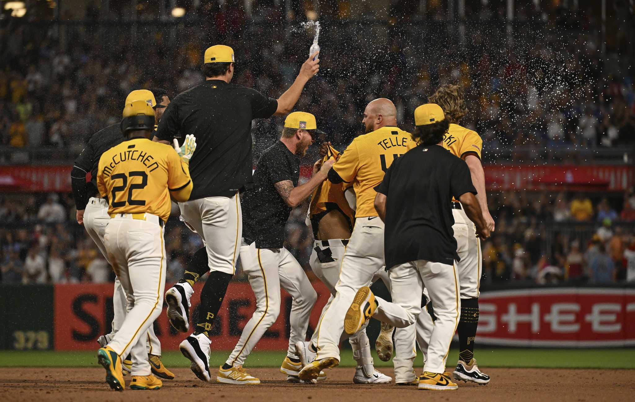 Pirates rally to beat Phillies 8-7