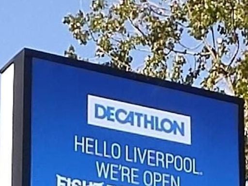 El ingenioso anuncio que ha puesto Decathlon en Liverpool