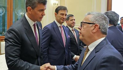 El presidente de Paraguay toma juramento a diez embajadores, entre ellos los enviados a la ONU y a España