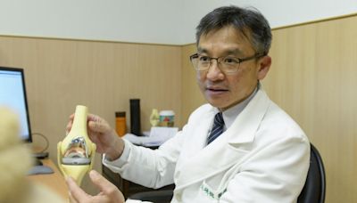 熟女O型腿！竟變長短腳、蹲下就痛 醫用3D列印矯正歪膝蓋