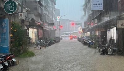 快訊／午後雷陣雨狂炸！北市吳興街排水不及 水淹半個輪胎高