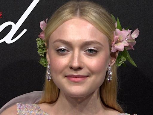 Dakota Fanning's knitting craze: Hollywood's elite can't get enough!