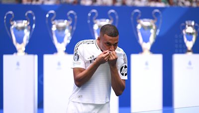 Kylian Mbappe embraces Santiago Bernabeu capacity crowd in official Real Madrid unveiling - 'Club of my dreams' - Eurosport