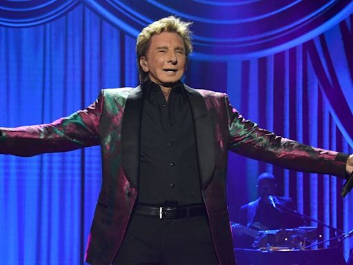 Barry Manilow 'bidding farewell' to UK as emotional final concerts kick off