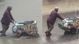 Vendía helados bajo la lluvia, conmovió a la gente y le donaron más de $100 mil pesos