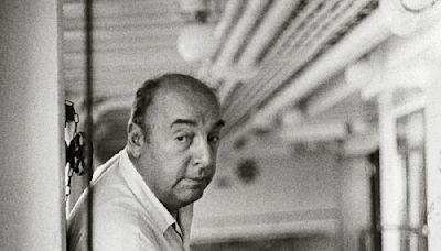 De “su figura se ha diluido” a “es un clásico”: ¿cómo leer hoy a Pablo Neruda? - La Tercera