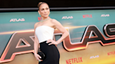 Jennifer López asiste sola a la premier de su película ¿Hay problemas matrimoniales?