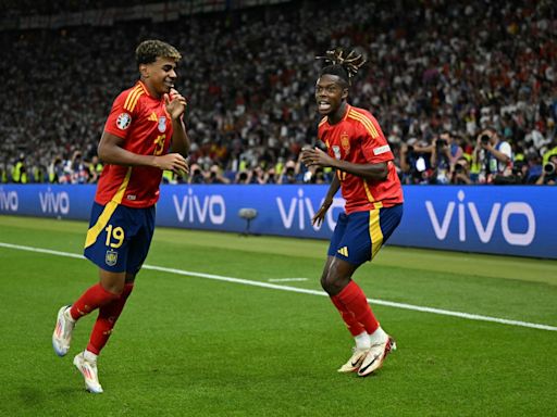 Yamal and Williams bromance blooms at the best time for Spain ❤️