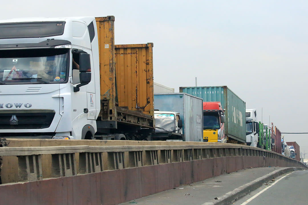 U-turn slot off limits to trucks - BusinessWorld Online