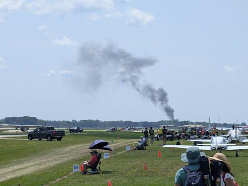 Two dead in plane crash at Oshkosh air show