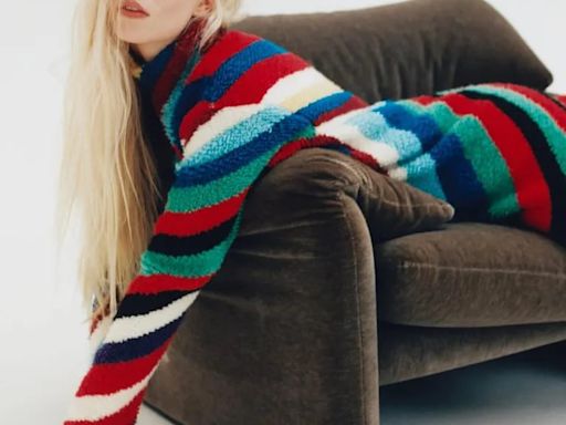 Sastrería, red, brillos y mucha piel: Anya Taylor-Joy deslumbra en la portada de Elle Magazine