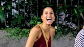 Camila Pitanga brinca e sorri com paparazzo durante passeio com amigas no Leblon