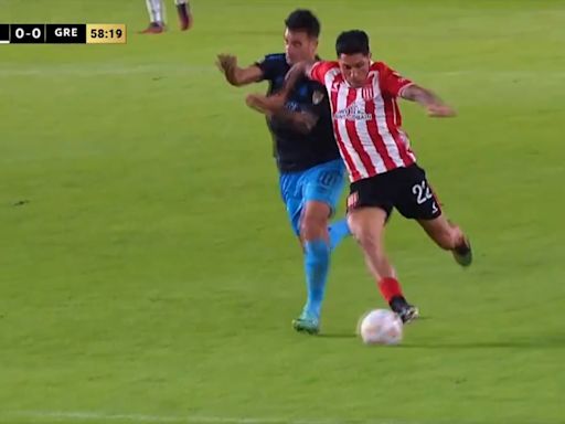 Estudiantes perdió con Gremio: con un jugador más, no tuvo ideas ni puntería, y Enzo Pérez se salvó de una roja