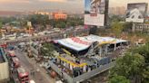 印度孟買巨型廣告牌被強風吹倒 14死74傷