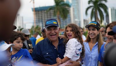 Panama voters to elect new president in crowded field of contenders