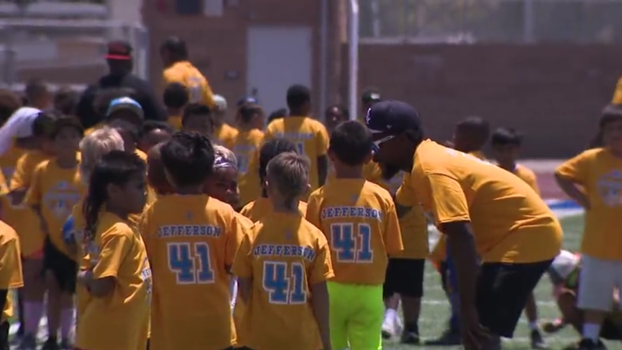 Tony Jefferson holds youth football camp at Chula Vista high school